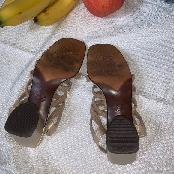 VINTAGE DONALD J PLINER HEELS - Picture 4 of 4